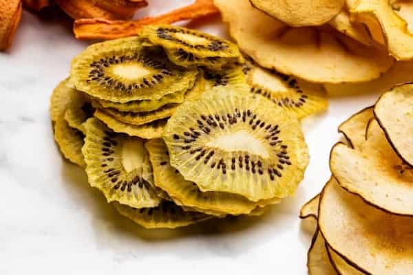 تصویر 3 از خرید کیوی خشک با پوست + قیمت فروش استثنایی